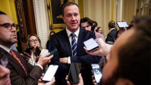 Thượng Nghị Sĩ Cộng Hòa bị Trung Cộng kiện đòi 50 tỷ đô-la 28 Thượng Nghị Sĩ Cộng Hòa bị Trung Cộng kiện đòi 50 tỷ đô-la