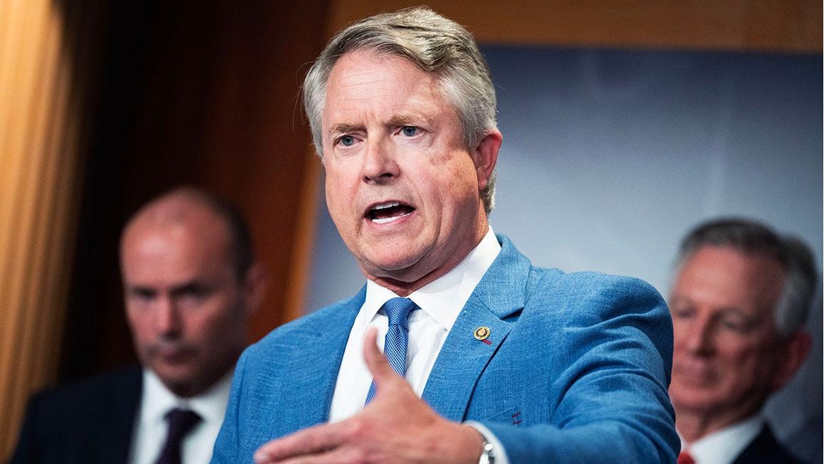 Thượng Nghị Sĩ Cộng Hòa Đề Xuất Sửa Đổi Obamacare 'Thứ Sáu Đen' 1 senator roger marshall healthcare