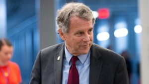 Thượng nghị sĩ Sherrod Brown bị chỉ trích vì nhận tiền từ Hollywood 28 Thượng nghị sĩ Sherrod Brown bị chỉ trích vì nhận tiền từ Hollywood
