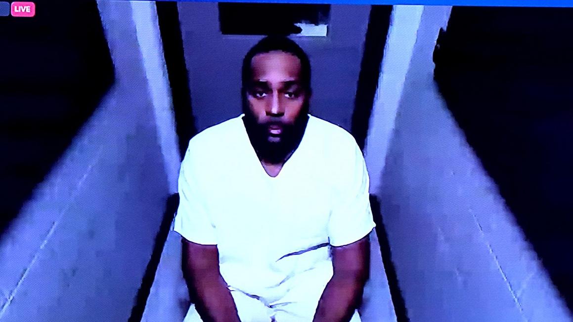 Vợ Sherrone Moore báo cảnh sát về ý định tự tử sau khi bị sa thải 1 sherrone moore on zoom 121225