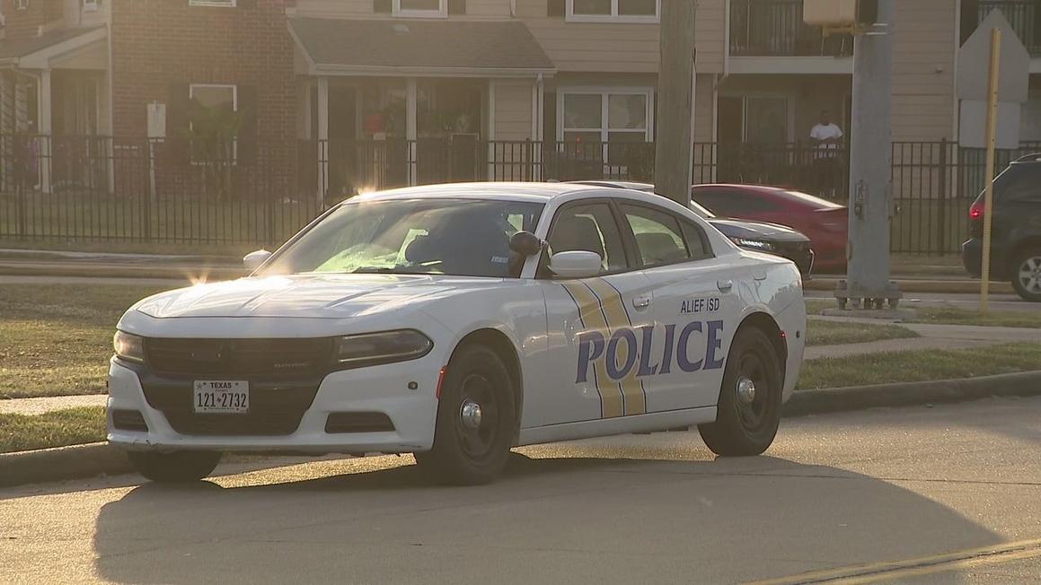 Trường Trung học O'Donnell ở Alief bị phong tỏa, sau đó được dỡ bỏ 1 snapshot 1