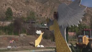 Hàng xóm Pasadena Tái Thiết Lập Truyền Thống Giáng Sinh Bị Thiêu Rụi Trong Lửa Eaton