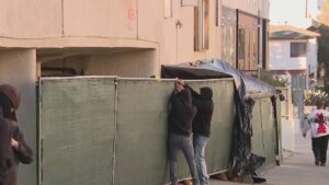 Tranh chấp chỗ đậu xe ở Koreatown leo thang khi chủ đất bất chấp lệnh cấm xây dựng