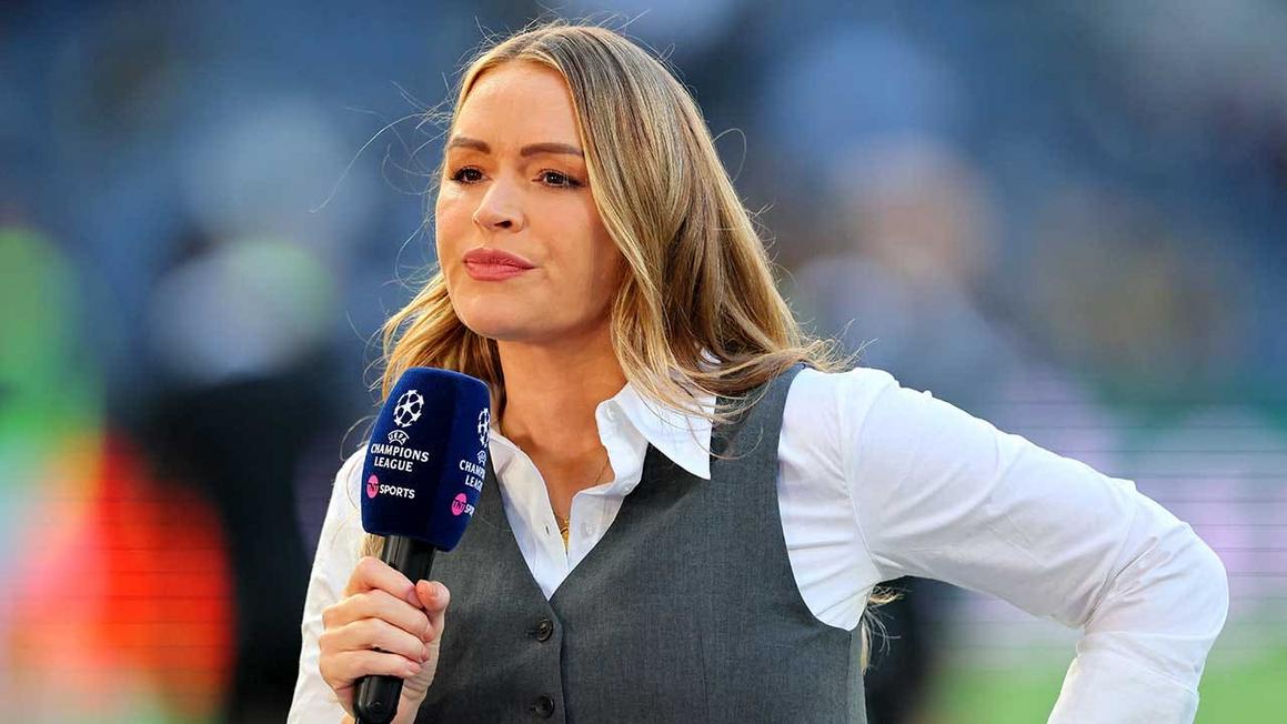soccer presenter laura woods 002