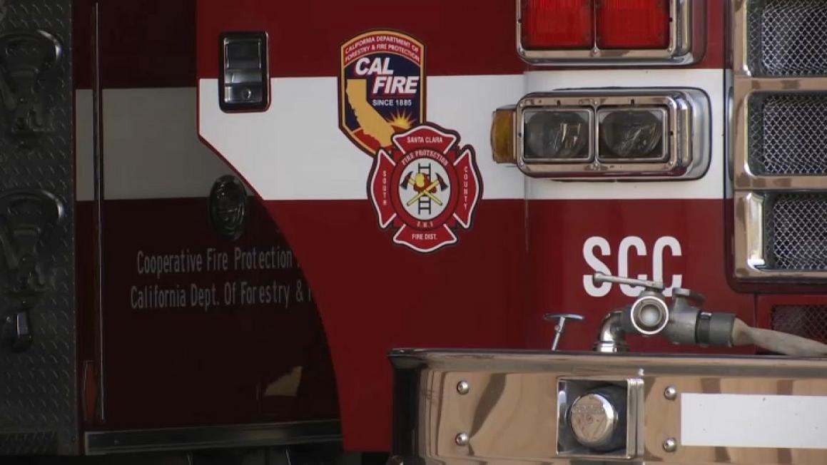 Cháy lớn tại trung tâm tái chế ở San Martin, California 1 south scc fire 0507 e1746642944605