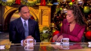 Stephen A. Smith khẩu chiến trên 'The View' về video Thượng Nghị Sĩ Kelly kêu gọi binh sĩ phớt lờ lệnh bất hợp pháp 28 Stephen A. Smith khẩu chiến trên ‘The View’ về video Thượng Nghị Sĩ Kelly kêu gọi binh sĩ phớt lờ lệnh bất hợp pháp