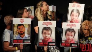 Mẹ con tin rằng con trai có thể còn sống, kêu gọi hành động để giải cứu con khỏi Gaza