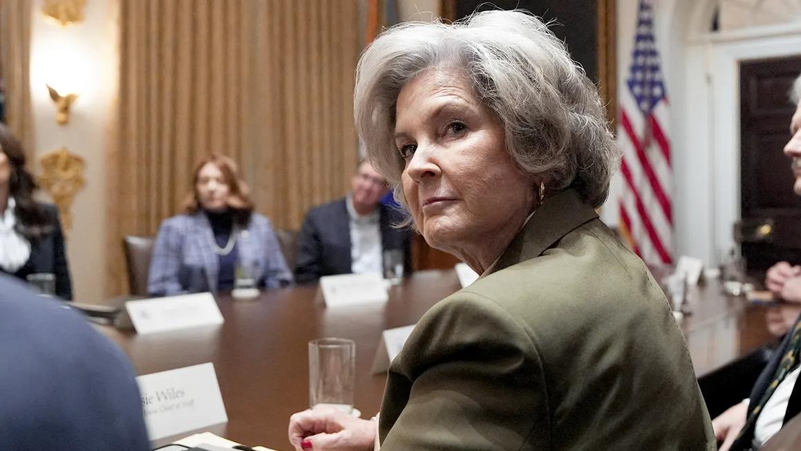 Nhà báo Vanity Fair ca ngợi Wiles: Nhà Trắng Trump cởi mở hơn Biden 1 susie wiles december 8 2025 1