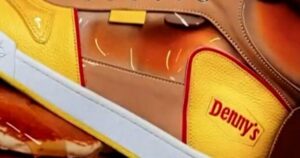 Denny's cháy hàng món 'Sticky Kicks' phủ si-rô 6 Denny’s cháy hàng món ‘Sticky Kicks’ phủ si-rô