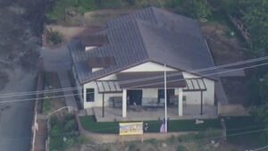 Người sống sót đầu tiên của Vụ cháy Eaton trở về Altadena và bắt đầu cuộc sống mới