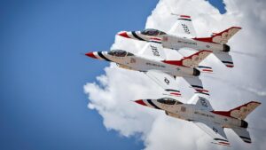 Phi công Thunderbirds thoát nạn an toàn khi F-16C rơi trong lúc huấn luyện tại California