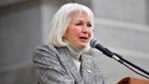 Thẩm phán liên bang bác bỏ việc trả tự do cho nhân viên tòa án ủng hộ Tổng Thống Donald Trump