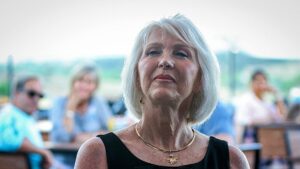 Đơn kiện mới yêu cầu trả tự do cho cựu thư ký Colorado, thách thức tiểu bang sau khi Tổng Thống Donald Trump ân xá