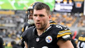 T.J. Watt giải phẫu vì phổi bị xẹp, nghỉ thi đấu