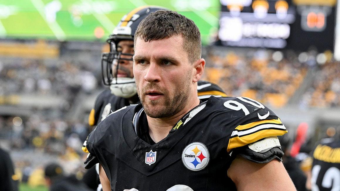 T.J. Watt giải phẫu vì phổi bị xẹp, nghỉ thi đấu 1 tj watt looks on sideline steelers
