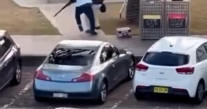 Video ghi lại cảnh xả súng ở bãi biển Bondi, Úc 2 Video ghi lại cảnh xả súng ở bãi biển Bondi, Úc