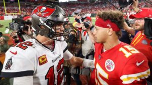 Tom Brady và Patrick Mahomes: Cả hai cùng đối mặt thử thách sau chấn thương 10 Tom Brady và Patrick Mahomes: Cả hai cùng đối mặt thử thách sau chấn thương
