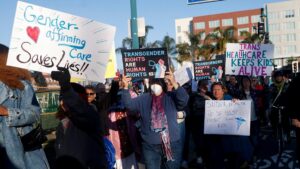 Hệ thống y tế lớn tại California ngừng các thủ tục chuyển giới cho trẻ vị thành niên 16 Hệ thống y tế lớn tại California ngừng các thủ tục chuyển giới cho trẻ vị thành niên