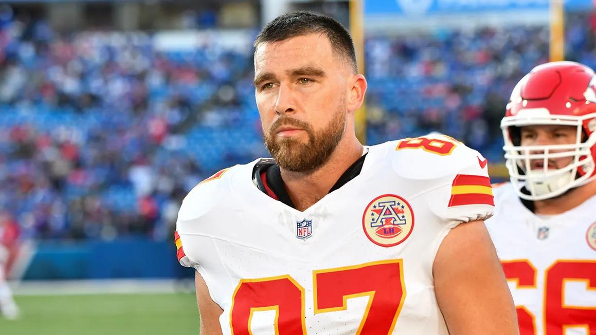 Người Đàn Ông Xâm Nhập Gia Cư Của Travis Kelce Bị Kết Án Quản Chế, Phạt Tiền 1 travis kelce kansas city chiefs 120325
