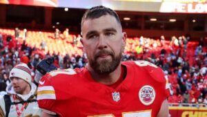 Travis Kelce Bàng Hoàng Khi Patrick Mahomes Bị Chấn Thương Nặng 5 Travis Kelce Bàng Hoàng Khi Patrick Mahomes Bị Chấn Thương Nặng