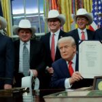 Tổng Thống Donald Trump Vinh Danh Đội Tuyển Khúc Côn Cầu 'Kỳ Tích Trên Băng' 3 Tổng Thống Donald Trump Vinh Danh Đội Tuyển Khúc Côn Cầu ‘Kỳ Tích Trên Băng’