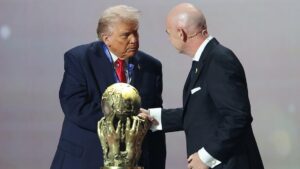 TT Donald Trump nhận giải thưởng hòa bình FIFA