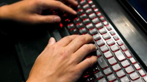 Cảnh báo lừa đảo tinh vi trên mạng: ‘rnicrosoft.com’