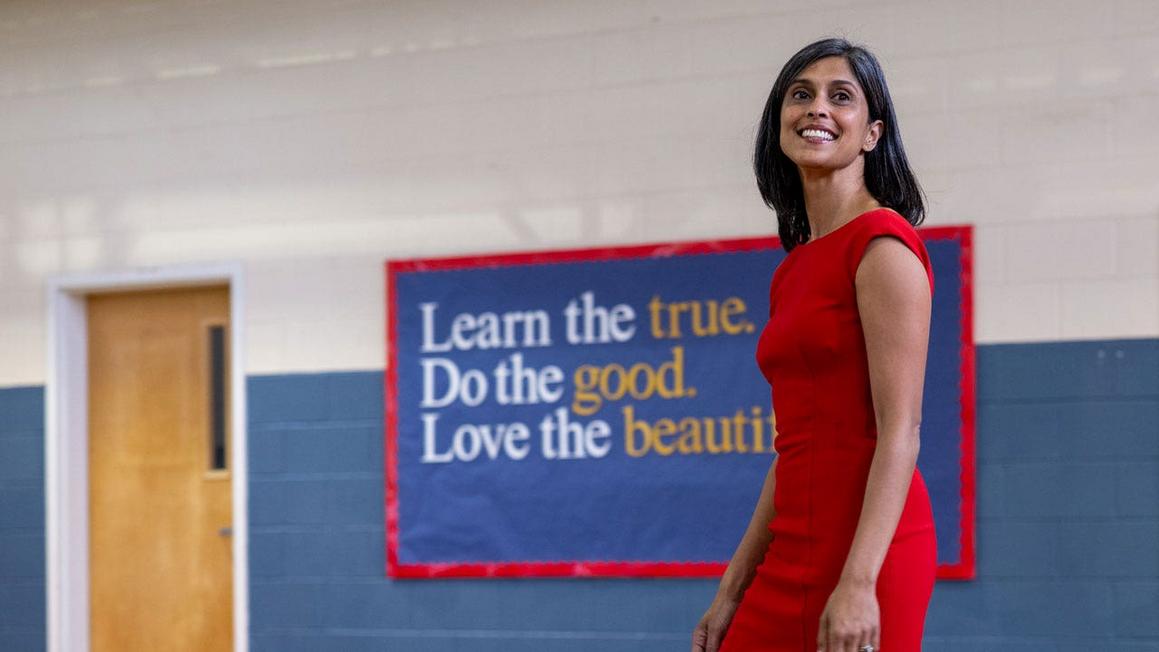 Bà Usha Vance Đề Xuất Giới Hạn Dùng Điện Thoại Trong Lớp Học 1 usha vance reading 1