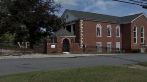 Trường quân sự Valley Forge có thể được thay thế bằng trường bán công