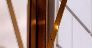 Prada mua lại đối thủ thời trang Versace