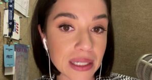 Tổng Thống Donald Trump dự kiến tái phân loại cần sa 30 Tổng Thống Donald Trump dự kiến tái phân loại cần sa