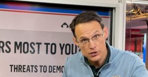 Tổng Thống Donald Trump ra lệnh phong tỏa các tàu chở dầu bị trừng phạt vào Venezuela 27 Tổng Thống Donald Trump ra lệnh phong tỏa các tàu chở dầu bị trừng phạt vào Venezuela