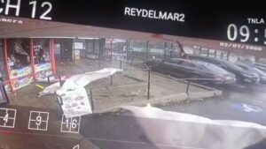 Cơn lốc xoáy bất ngờ tấn công Boyle Heights vào ngày Giáng Sinh