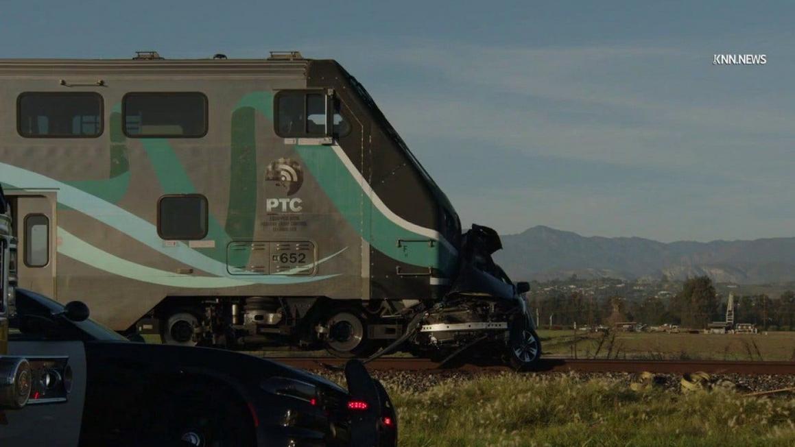 Một người thiệt mạng trong vụ tàu hỏa đâm xe ở Camarillo 1 video 4