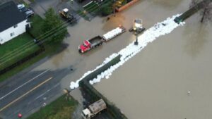 Cư dân Pacific, WA trở về nhà sau khi sơ tán vì ngập lụt