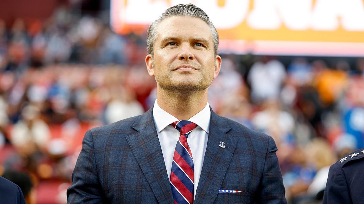 Quan chức Chiến tranh Mỹ nhấn mạnh việc thúc đẩy sự thống trị bằng máy bay không người lái cho quân đội 1 war secretary pete hegseth november 2025