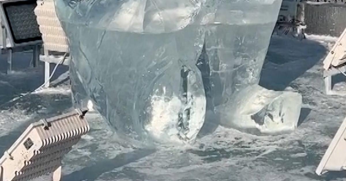 Tượng Binh Mã bằng băng ở Trung Quốc 1 warrior thumbnail