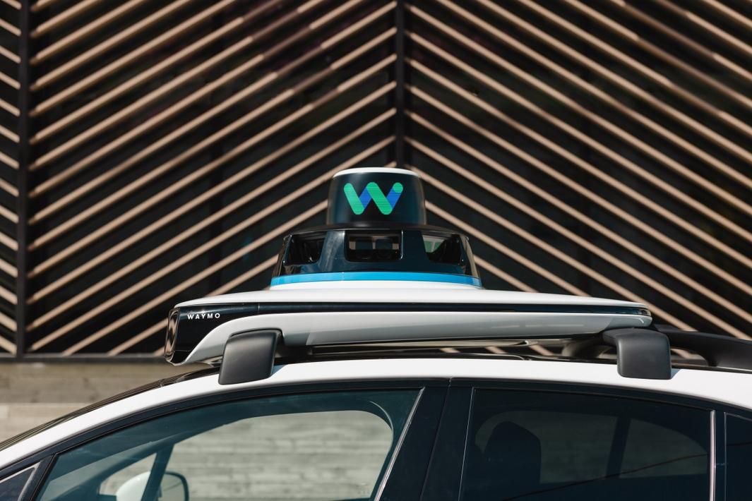 Waymo bùng nổ: Số chuyến robotaxi tăng gấp đôi 1 waymo2 1