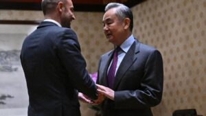 Trung Quốc chỉ trích Mỹ bán vũ khí cho Đài Loan