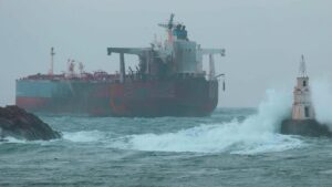 Tàu chở dầu bị cấm vận mắc cạn ở Biển Đen sau vụ tấn công nghi của Ukraine 9 Tàu chở dầu bị cấm vận mắc cạn ở Biển Đen sau vụ tấn công nghi của Ukraine