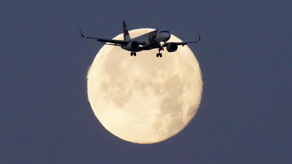 Airbus Giảm Mục Tiêu Giao Máy Bay Năm 2025 Do Lỗi Bản Lề Thân Máy Bay A320 1