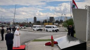 Đức Giáo Hoàng Viếng Nơi Thảm Khốc Nổ Cảng Beirut, An Ủi Thân Nhân Nạn Nhân