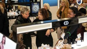 Bí quyết bán nước hoa ‘đắt khách’ ở Macy’s