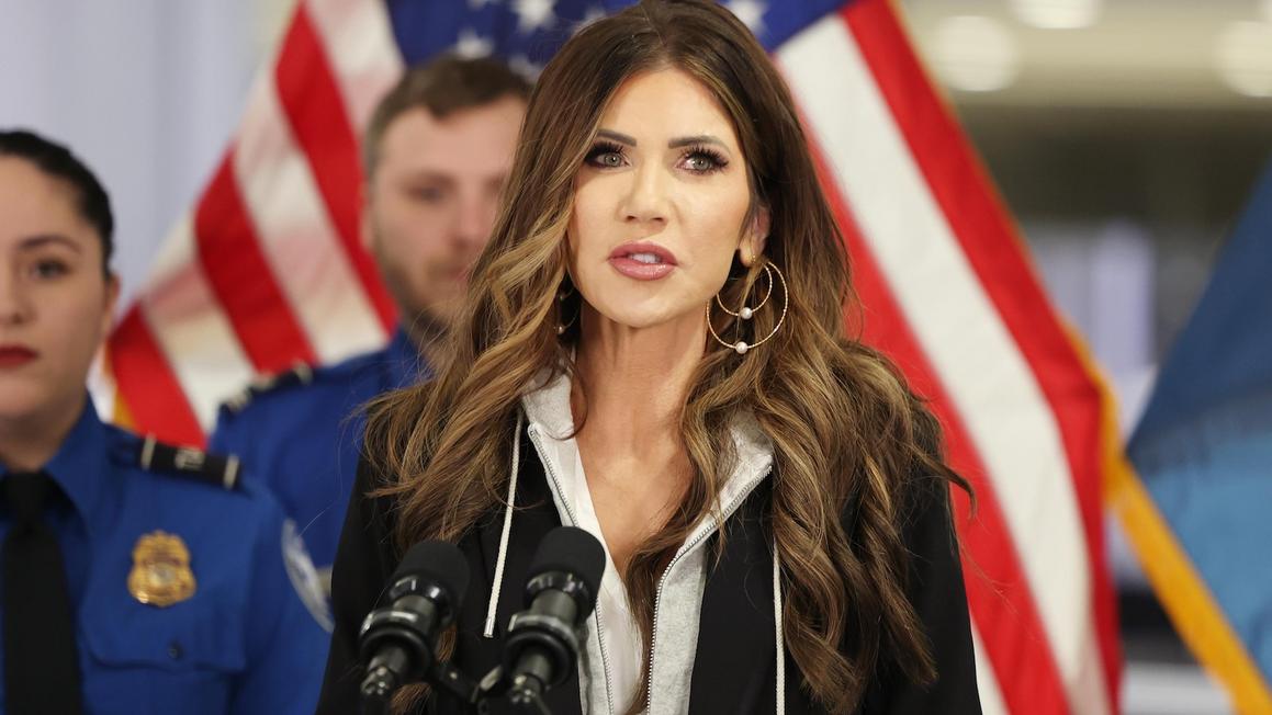 Chính quyền Trump sẽ mở rộng lệnh cấm du lịch tới hơn 30 quốc gia 2 Chính quyền Trump sẽ mở rộng lệnh cấm du lịch tới hơn 30 quốc gia