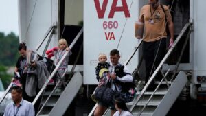 Chính quyền Nam Phi đột kích trung tâm tị nạn Mỹ, bắt giữ người Kenya 10 Chính quyền Nam Phi đột kích trung tâm tị nạn Mỹ, bắt giữ người Kenya