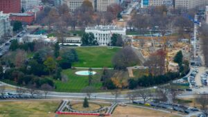 Thẩm phán liên bang nghiêng về bác bỏ yêu cầu dừng dự án phòng khiêu vũ của Tổng Thống Donald Trump