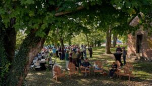 Nỗ Lực Tái Kết Nối Người Mỹ Giữa Thời Cô Lập 34 Nỗ Lực Tái Kết Nối Người Mỹ Giữa Thời Cô Lập