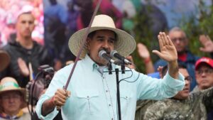 Tổng Thống Donald Trump đe dọa phong tỏa các tàu chở dầu của Venezuela