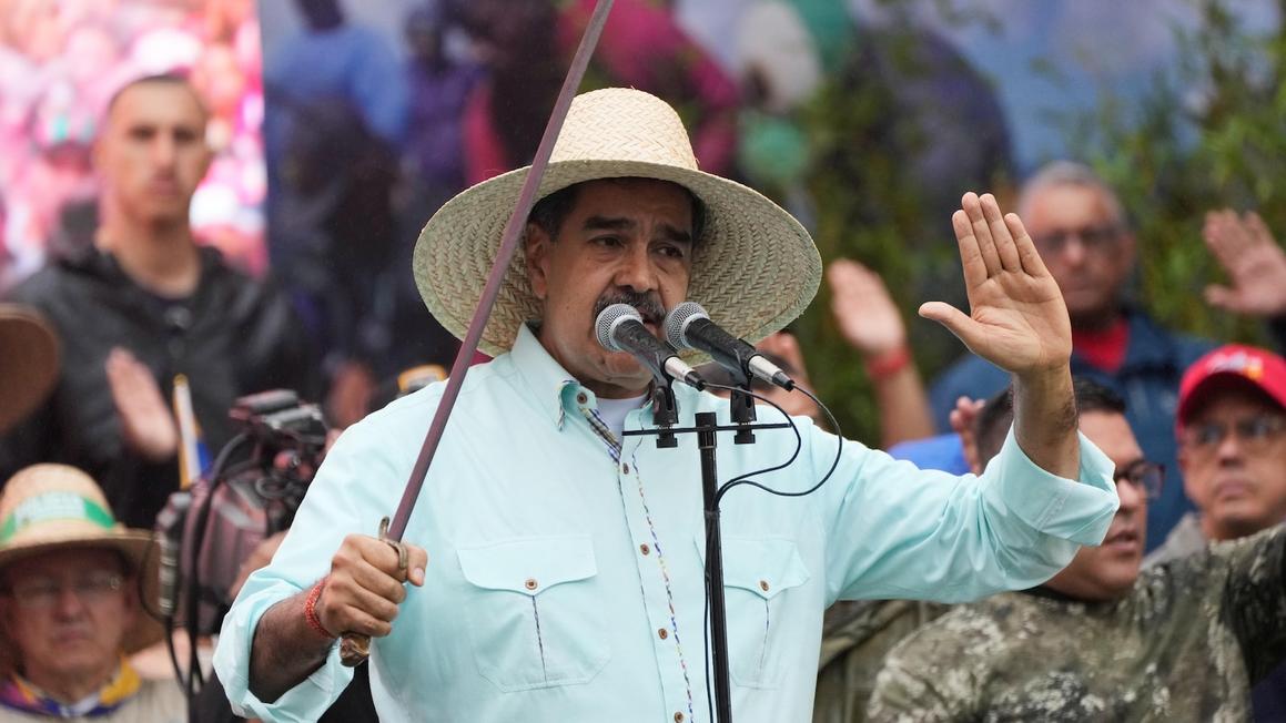 Tổng Thống Donald Trump đe dọa phong tỏa các tàu chở dầu của Venezuela 1