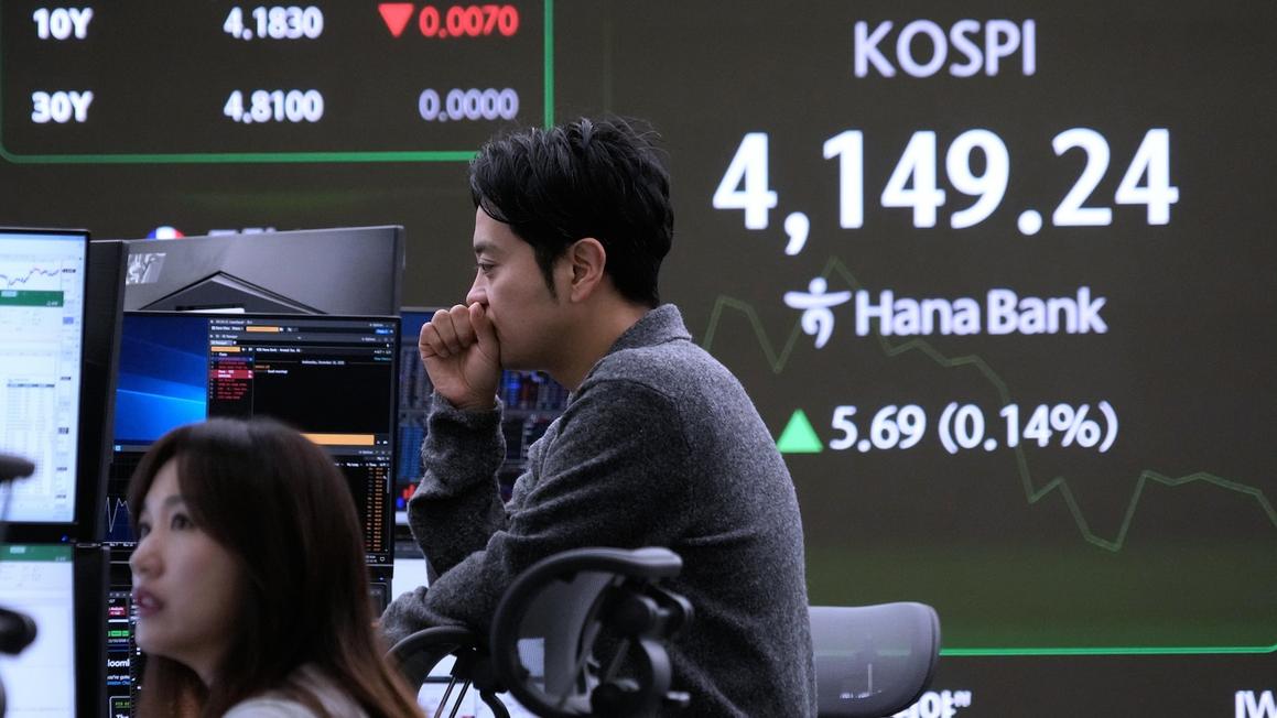 Chứng khoán châu Á lao dốc do nhà đầu tư dự đoán Cục Dự trữ Liên bang Mỹ cắt giảm lãi suất 1